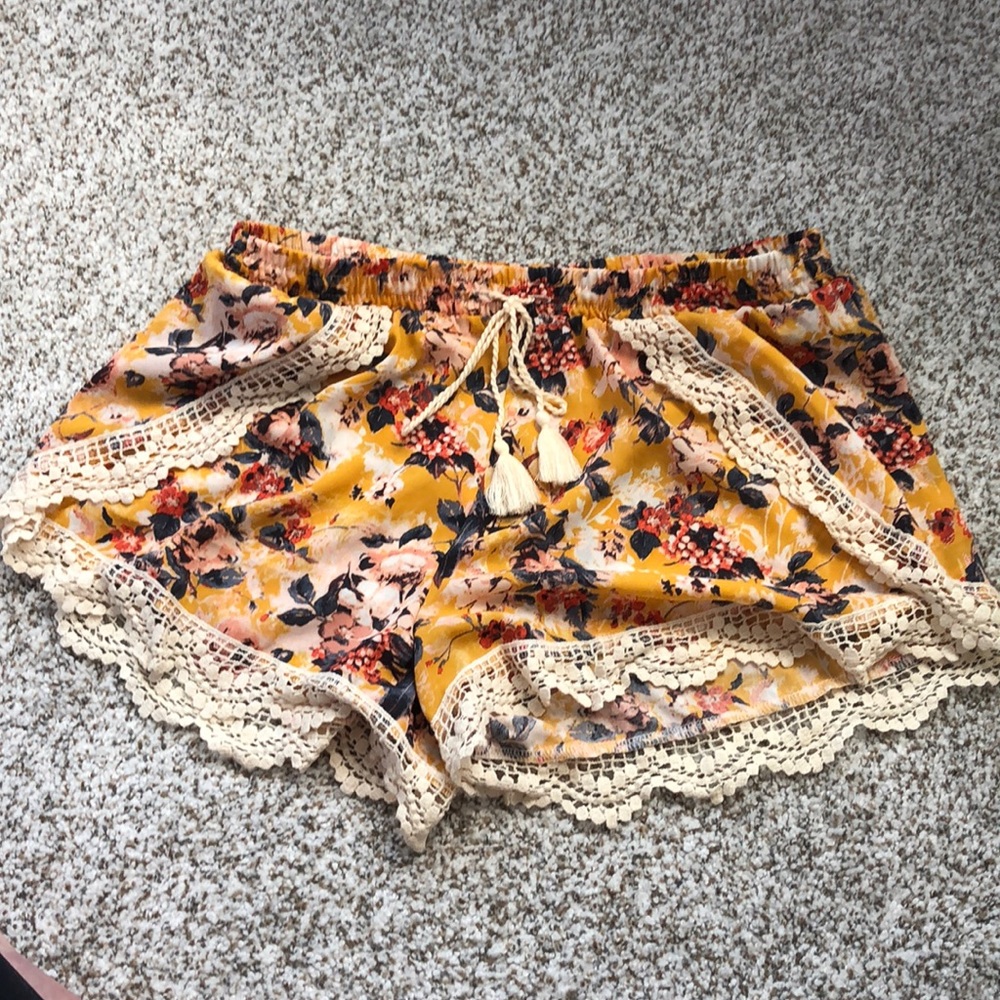 Target (xhilaration) flowy shorts - large
